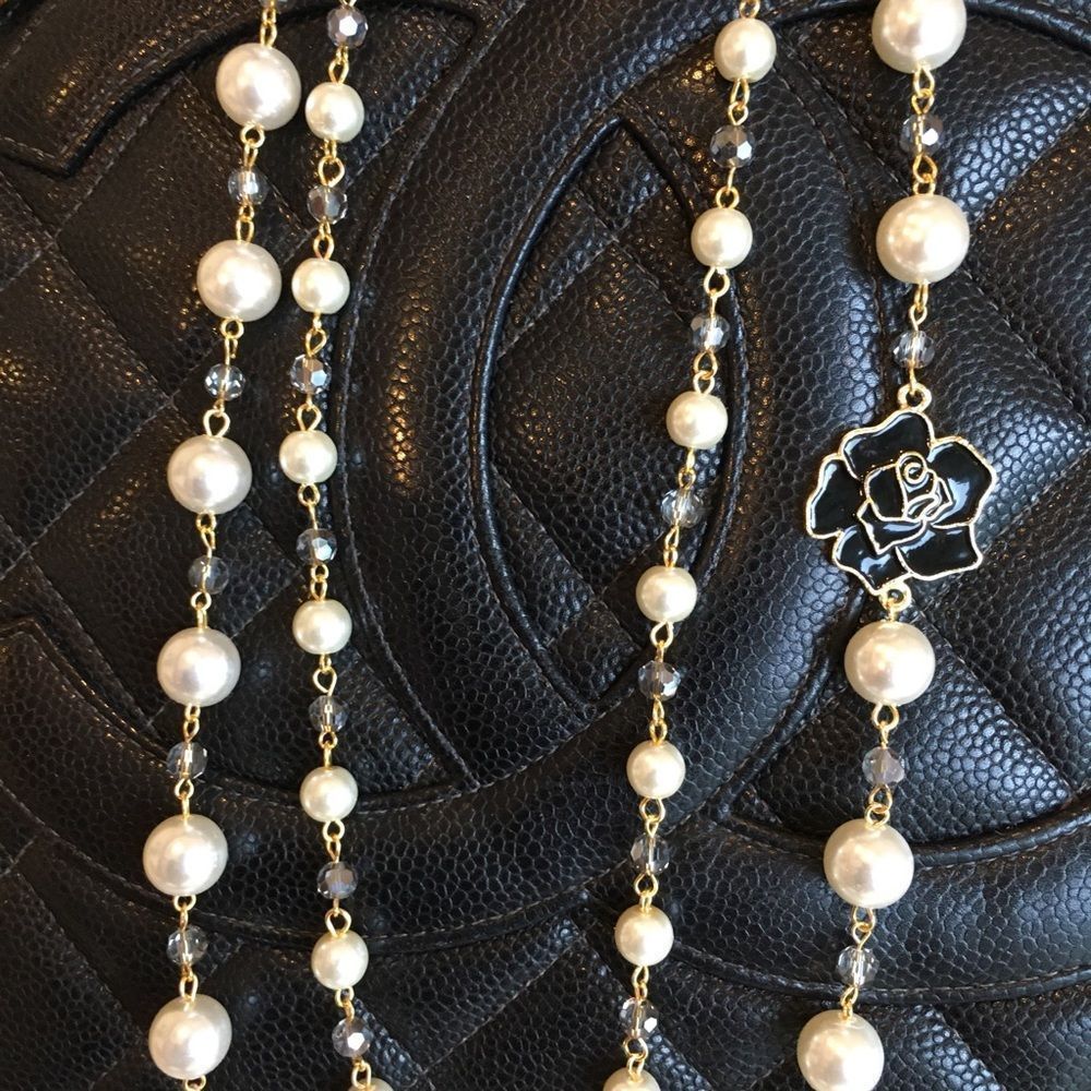 NWT!  White pearl necklace with black & gold rose - Picture 4 of 7